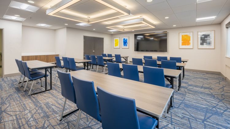 Holiday Inn Express & Suites Columbus Meeting