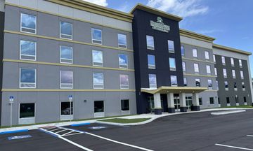 HomeTowne Studios by Red Roof Bradenton