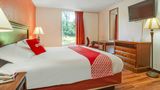 OYO Hotel Mona Lake Room