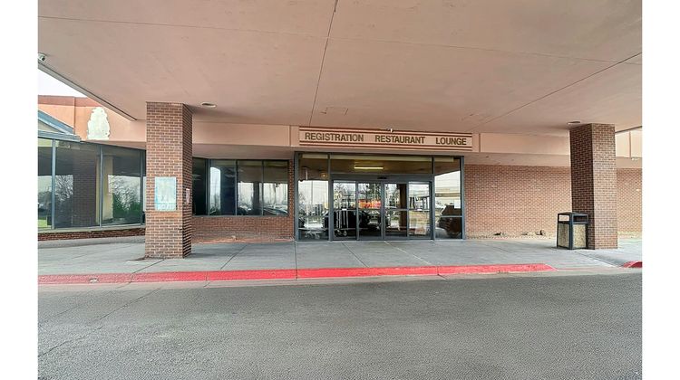 Airport Inn Exterior