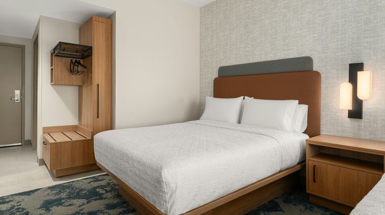 <b>Hampton Inn Lawrenceburg Room</b>. Images powered by <a href="https://www.leonardoworldwide.com/" title="Leonardo Worldwide" target="_blank">Leonardo</a>.
