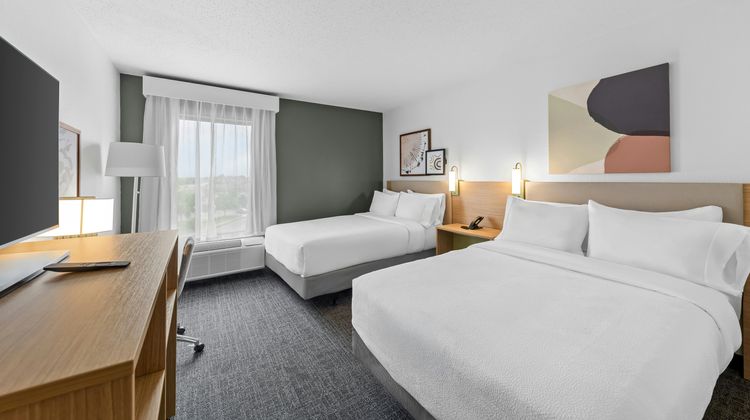 Spark by Hilton Cincinnati Airport South Room