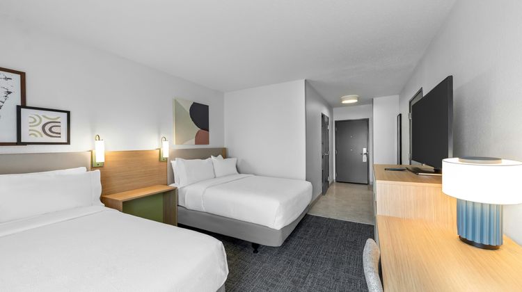 Spark by Hilton Cincinnati Airport South Room