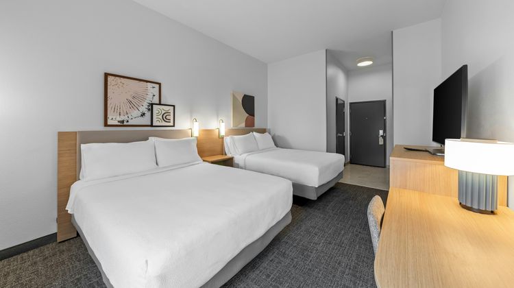 Spark by Hilton Cincinnati Airport South Room