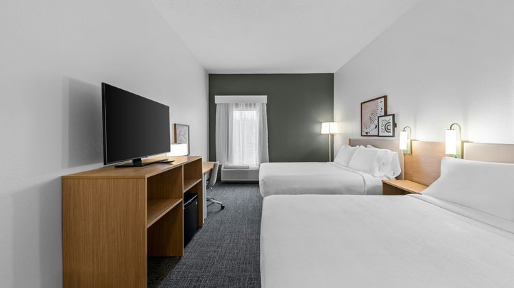 Spark by Hilton Cincinnati Airport South Room