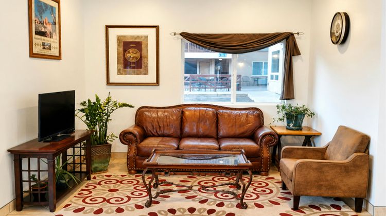 Tava Motel Manitou Springs Lobby