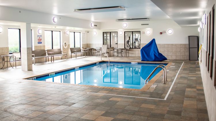 Holiday Inn Express and Suites Pool
