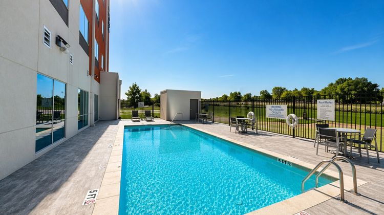 Holiday Inn Express & Suites Lindale Pool