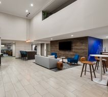 Holiday Inn Express & Suites Paso Robles Exterior