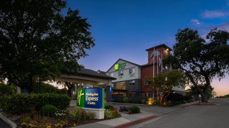 Holiday Inn Express  and  Suites Paso Robles Exterior. Images powered by <a href="https://www.leonardoworldwide.com" target="_blank" rel="noopener">Leonardo</a>.