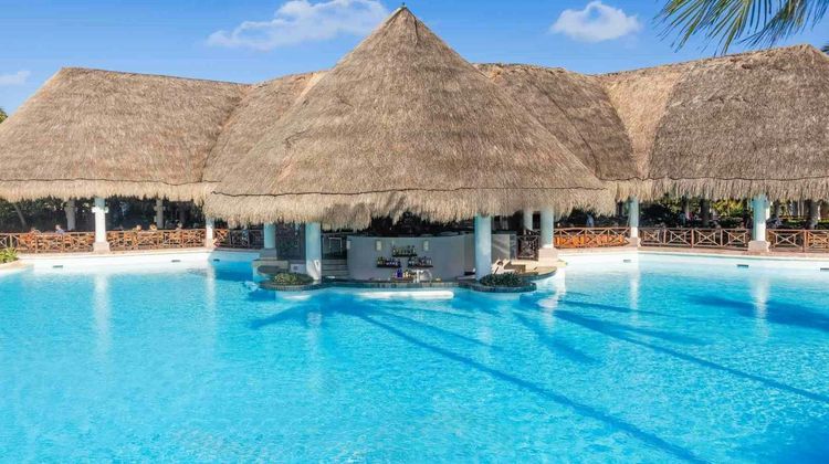 Grand Palladium Colonial Resort & Spa Pool