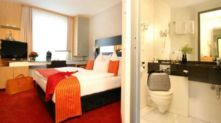 Sunday Hotel Dusseldorf City Nord Room