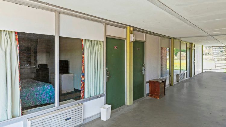 Star Motel Lobby