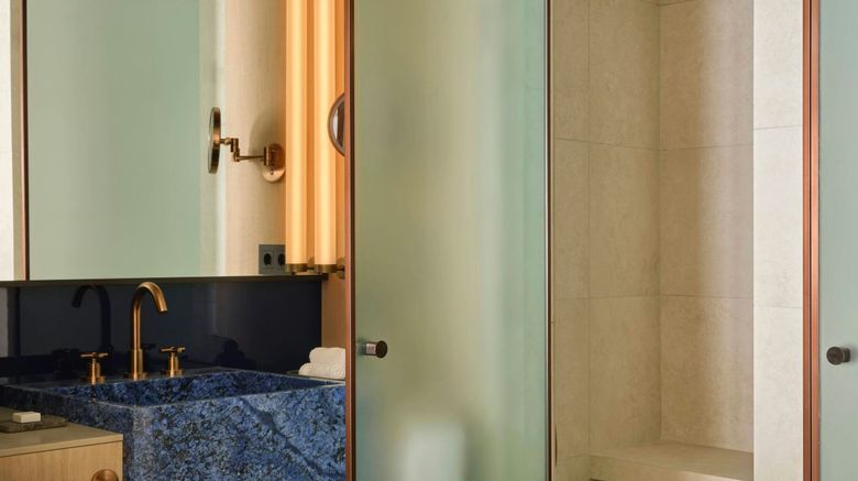 <b>W Barcelona Room</b>. Images powered by <a href="https://www.leonardoworldwide.com/" title="Leonardo Worldwide" target="_blank">Leonardo</a>.
