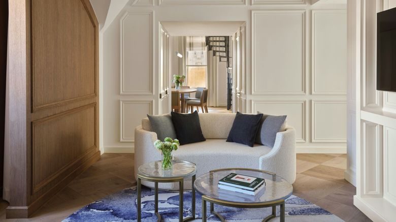 <b>The St Regis Budapest Suite</b>. Images powered by <a href="https://www.leonardoworldwide.com/" title="Leonardo Worldwide" target="_blank">Leonardo</a>.