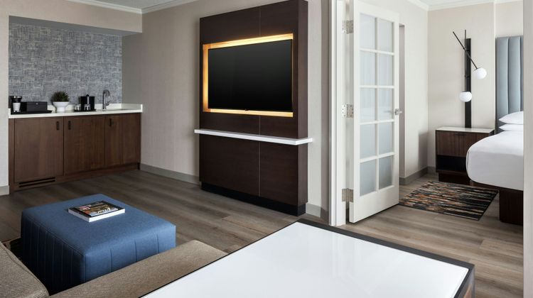 Chicago Marriott Suites Deerfield Suite