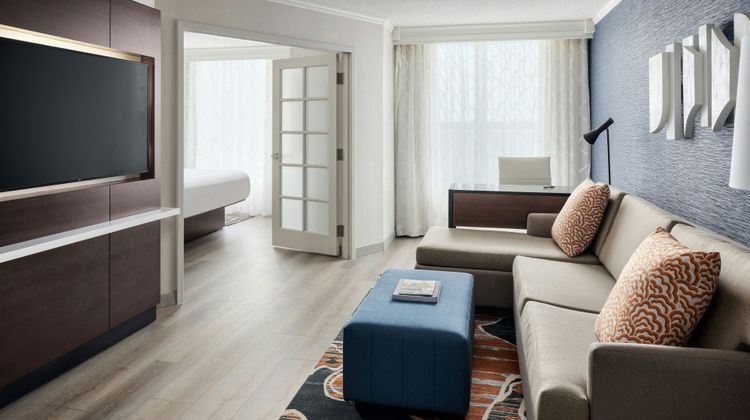 Chicago Marriott Suites Deerfield Suite