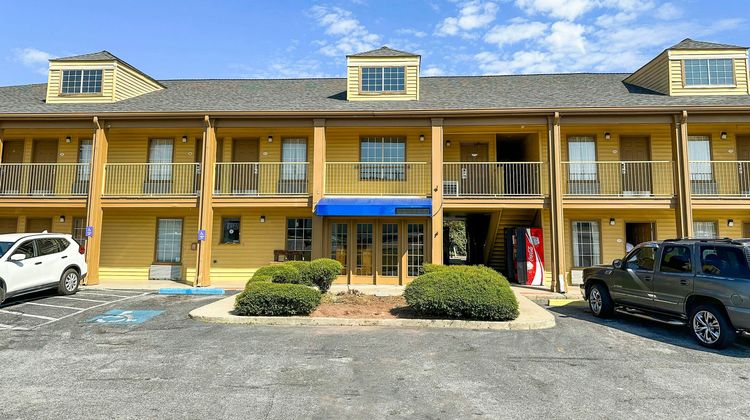 Bonita Lakes Inn Exterior