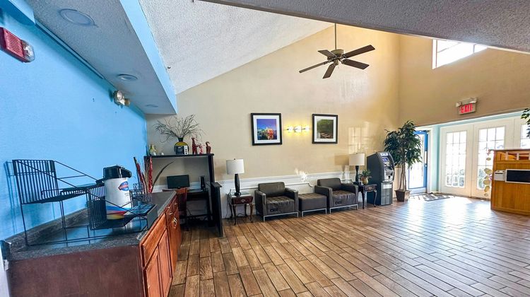 Bonita Lakes Inn Lobby