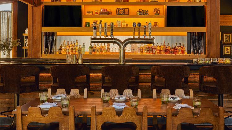 Trailborn Jackson Hole, Outdoor Coll Restaurant