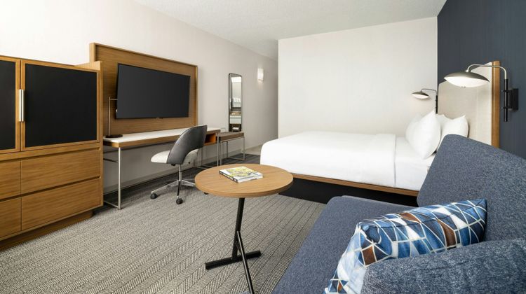 Courtyard by Marriott Midtown East Room