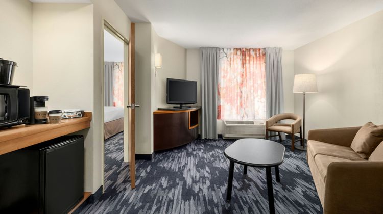 Fairfield Inn & Suites Marietta Suite
