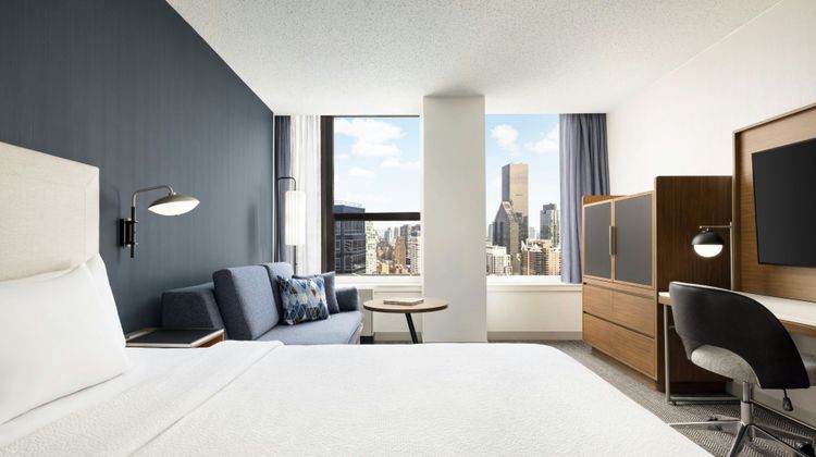 Courtyard by Marriott Midtown East Room