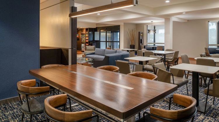 Courtyard by Marriott Shreveport Airport Lobby