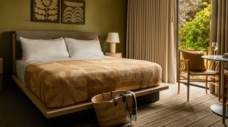 <b>Hill House Inn Room</b>. Images powered by <a href="https://www.leonardoworldwide.com/" title="Leonardo Worldwide" target="_blank">Leonardo</a>.