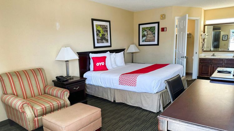Bonita Lakes Inn Room
