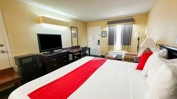 Bonita Lakes Inn Room