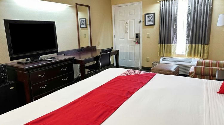 Bonita Lakes Inn Room