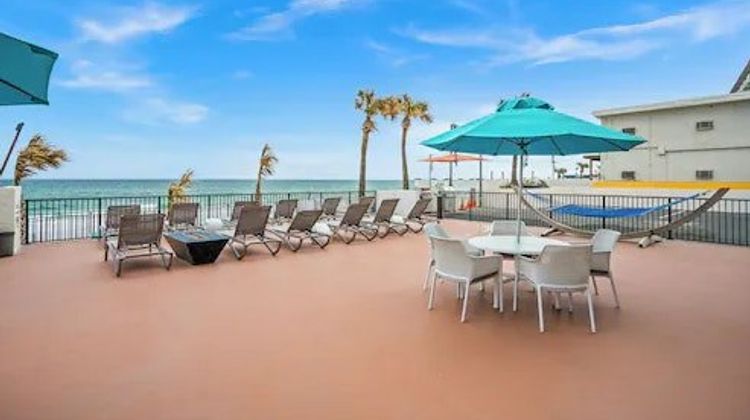 Tropic Sun Towers Pool