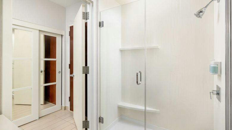 <b>Courtyard by Marriott Midtown East Room</b>. Images powered by <a href="https://www.leonardoworldwide.com/" title="Leonardo Worldwide" target="_blank">Leonardo</a>.