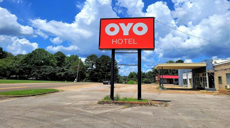 OYO Hotel Holly Springs MS Exterior