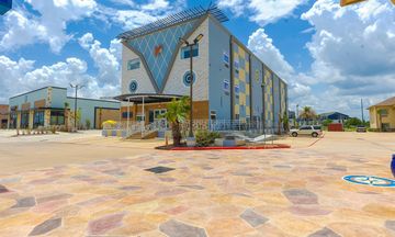 La Vyoma Villas, Westpark Hwy 6