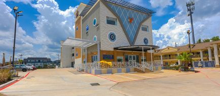 La Vyoma Villas, Westpark Hwy 6 Exterior