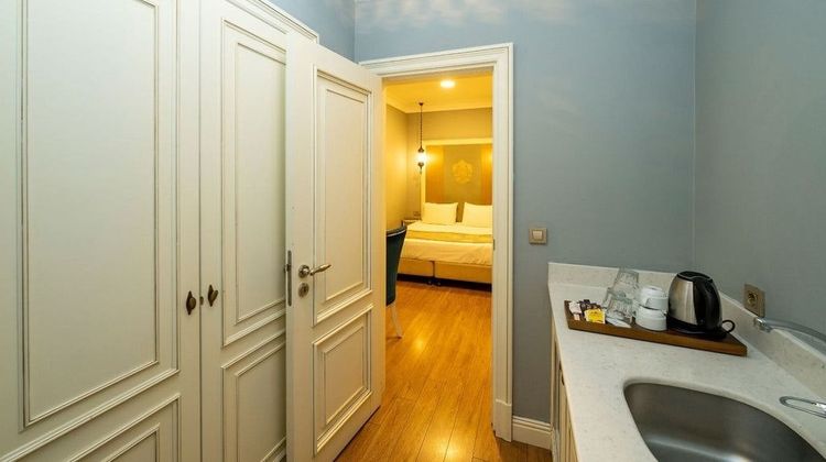 Raymond Blue Hotel Room