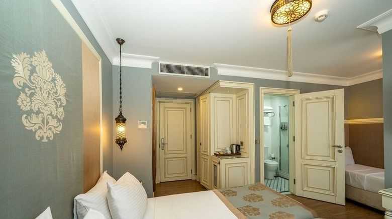 <b>Raymond Blue Hotel Room</b>. Images powered by <a href="https://www.leonardoworldwide.com/" title="Leonardo Worldwide" target="_blank">Leonardo</a>.