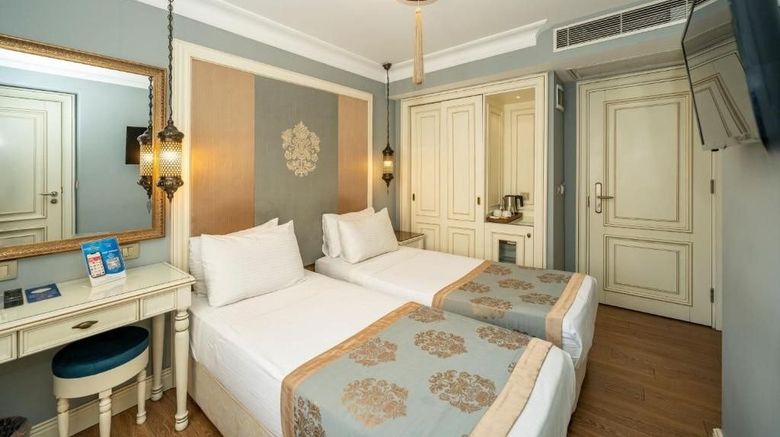 <b>Raymond Blue Hotel Room</b>. Images powered by <a href="https://www.leonardoworldwide.com/" title="Leonardo Worldwide" target="_blank">Leonardo</a>.
