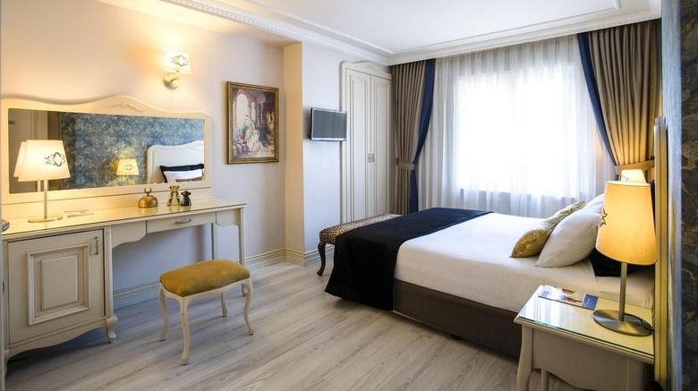 <b>Raymond Blue Hotel Room</b>. Images powered by <a href="https://www.leonardoworldwide.com/" title="Leonardo Worldwide" target="_blank">Leonardo</a>.