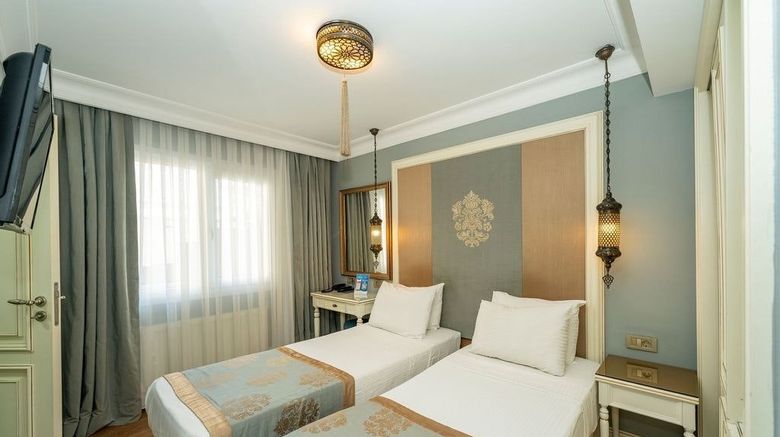 <b>Raymond Blue Hotel Room</b>. Images powered by <a href="https://www.leonardoworldwide.com/" title="Leonardo Worldwide" target="_blank">Leonardo</a>.