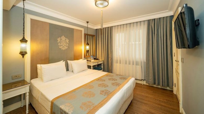 <b>Raymond Blue Hotel Room</b>. Images powered by <a href="https://www.leonardoworldwide.com/" title="Leonardo Worldwide" target="_blank">Leonardo</a>.