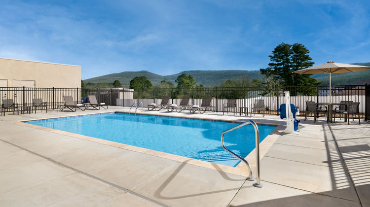 Holiday Inn Express & Suites Huntsville Pool