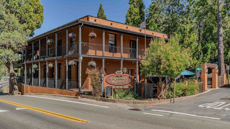 The Groveland Hotel Exterior