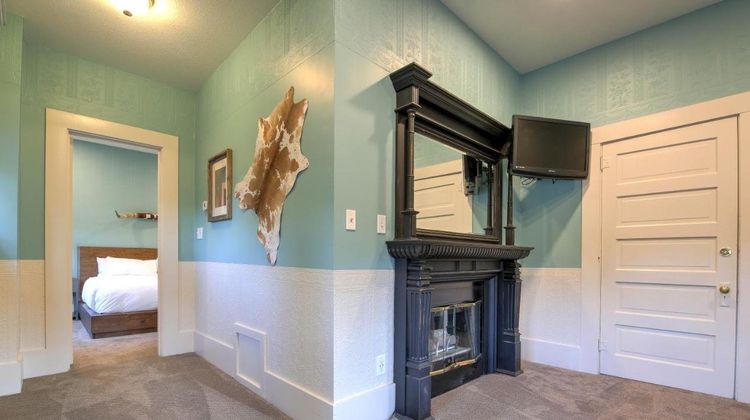 The Groveland Hotel Suite