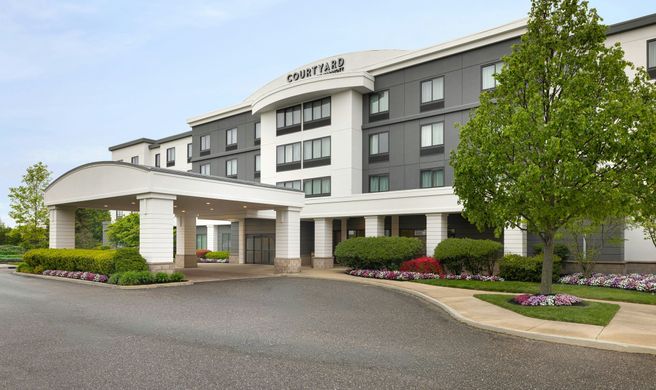 Courtyard Republic Arpt Long Island Exterior