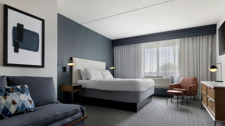 Courtyard Republic Arpt Long Island Suite