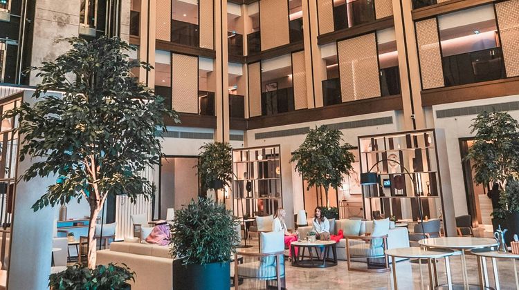 Al Ain Rotana Hotel Lobby