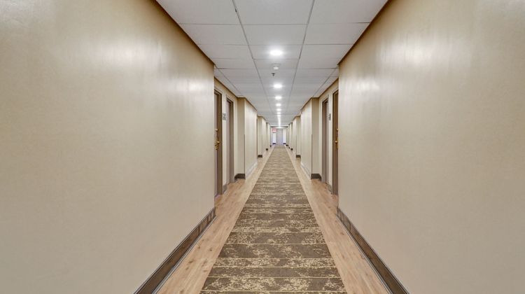 Holiday Inn Piscataway-Somerset Lobby
